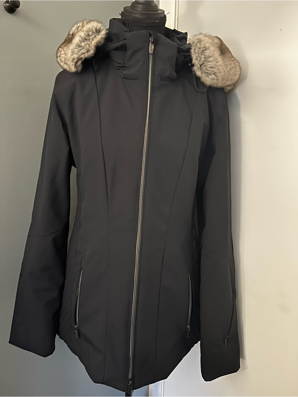 NWOT $419 Obermeyer Black Women's Insulated Parka with Faux-Fur Trim